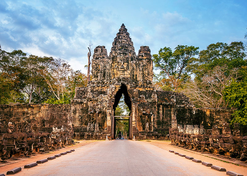 sculptures-south-gate-angkor-wat-siem-reap-cambodia